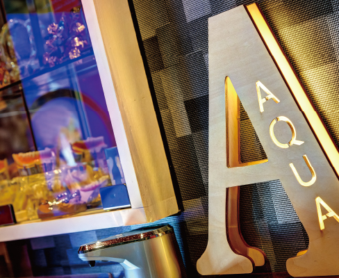 AQUA DENTAL STUDIOこの男、歯皇帝と成るか。